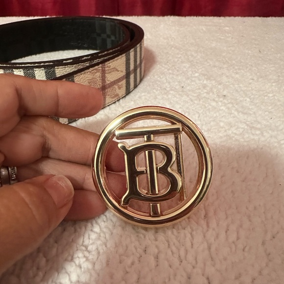 NWOT…Fashion Inspired Item (BELTS)
Reversible Belt
#32 - Picture 3 of 7